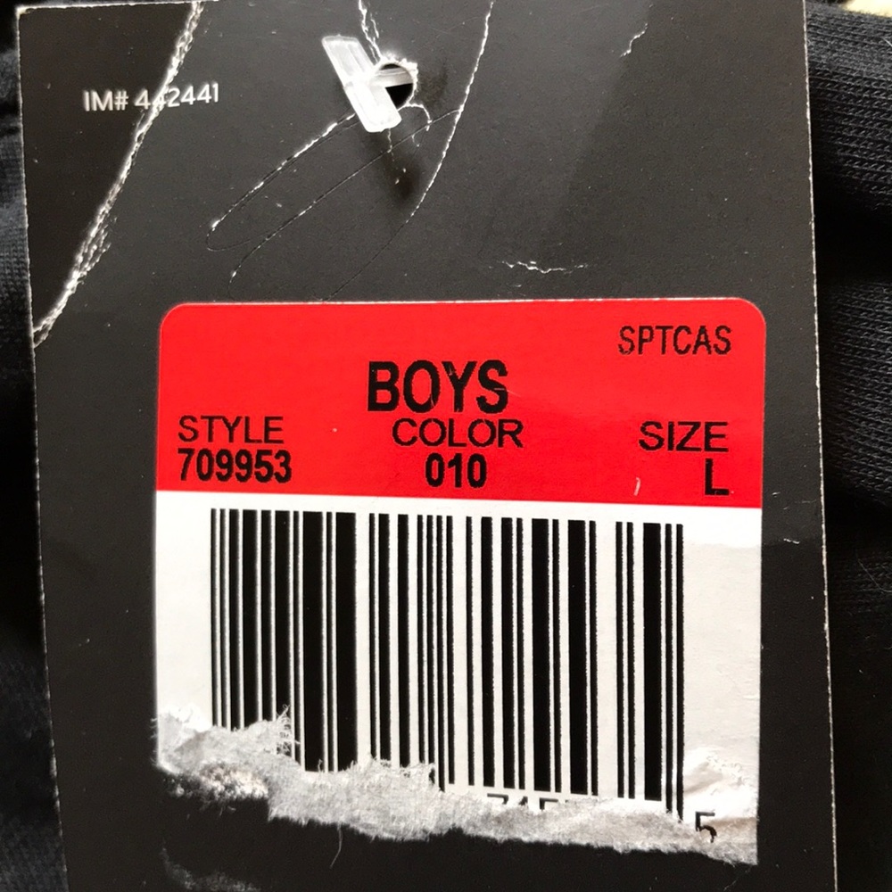 Youth size Nike T-Shirt.🤾🏽‍♂️ NWT - Picture 3 of 7